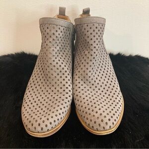 LUCKY BRAND Sz 8 Basel Laser Cutouts Western Boho Style Stacked Heel Booties